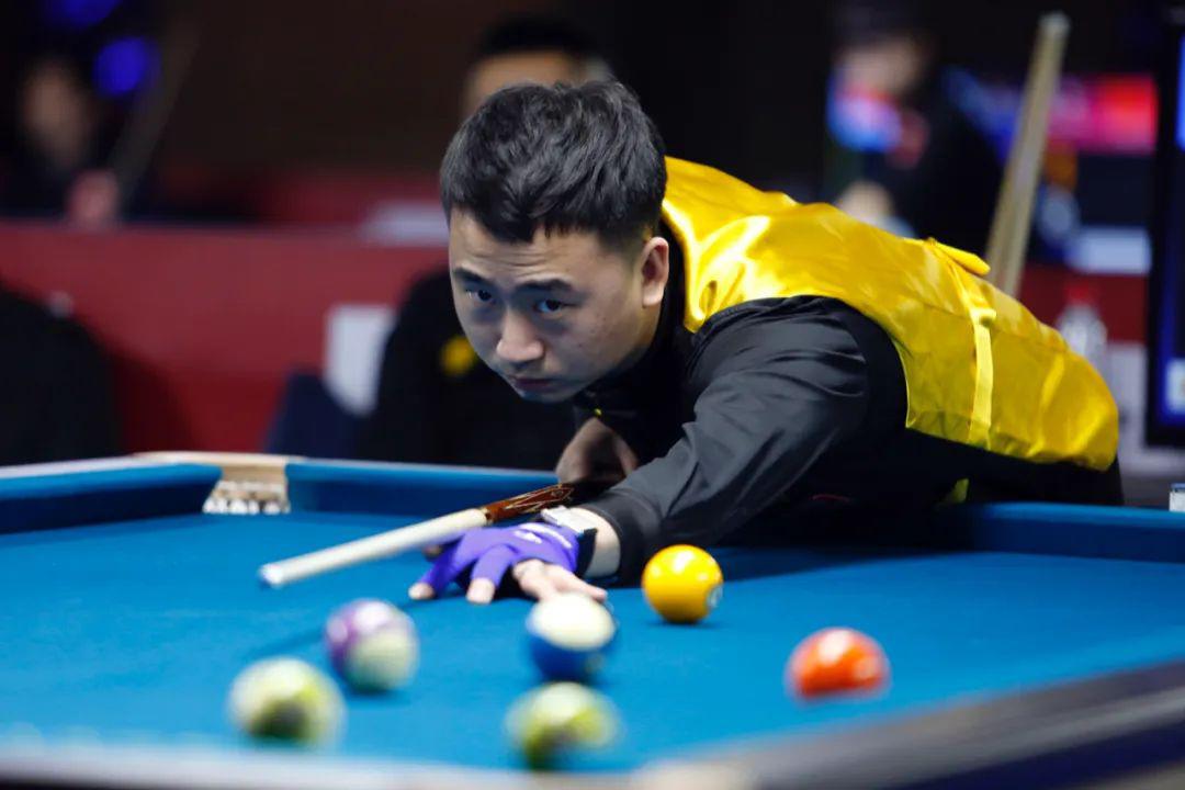 他采用了更 他采用了更